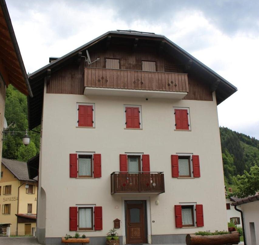 Forni Avoltri酒店住宿-Durmi e Insumiasci