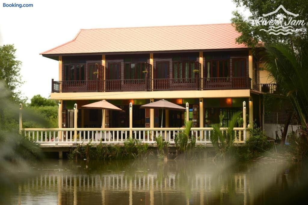 River Jam & Bar