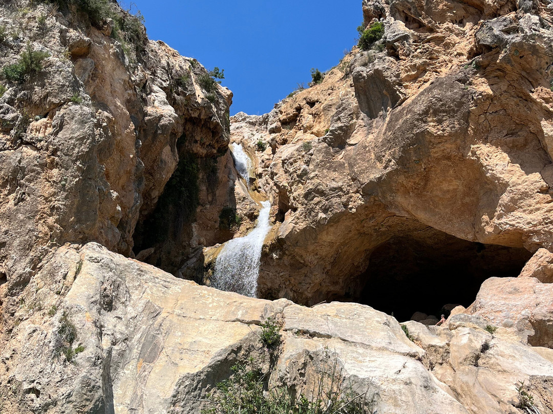 CUEVA DE LAS PALOMAS EN YATOVA景点图片
