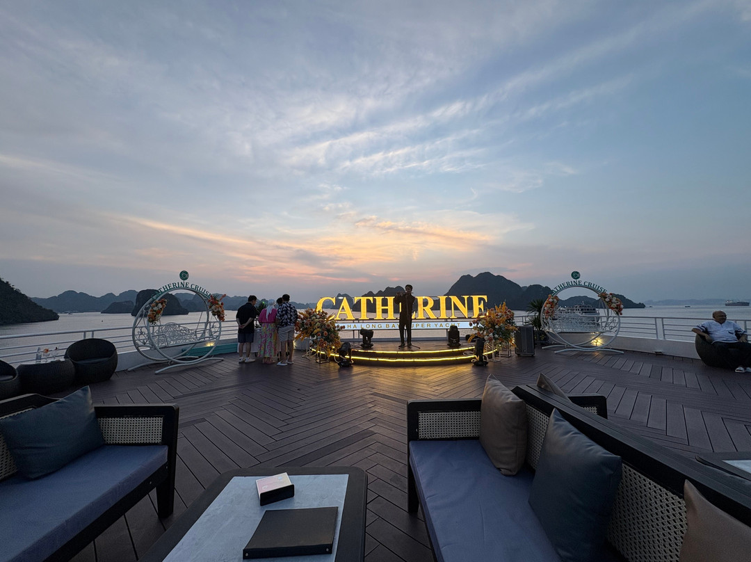 Catherine Cruises-下龙湾必去景点
