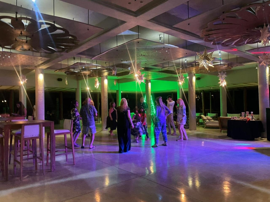 隆威利度假村酒店主图