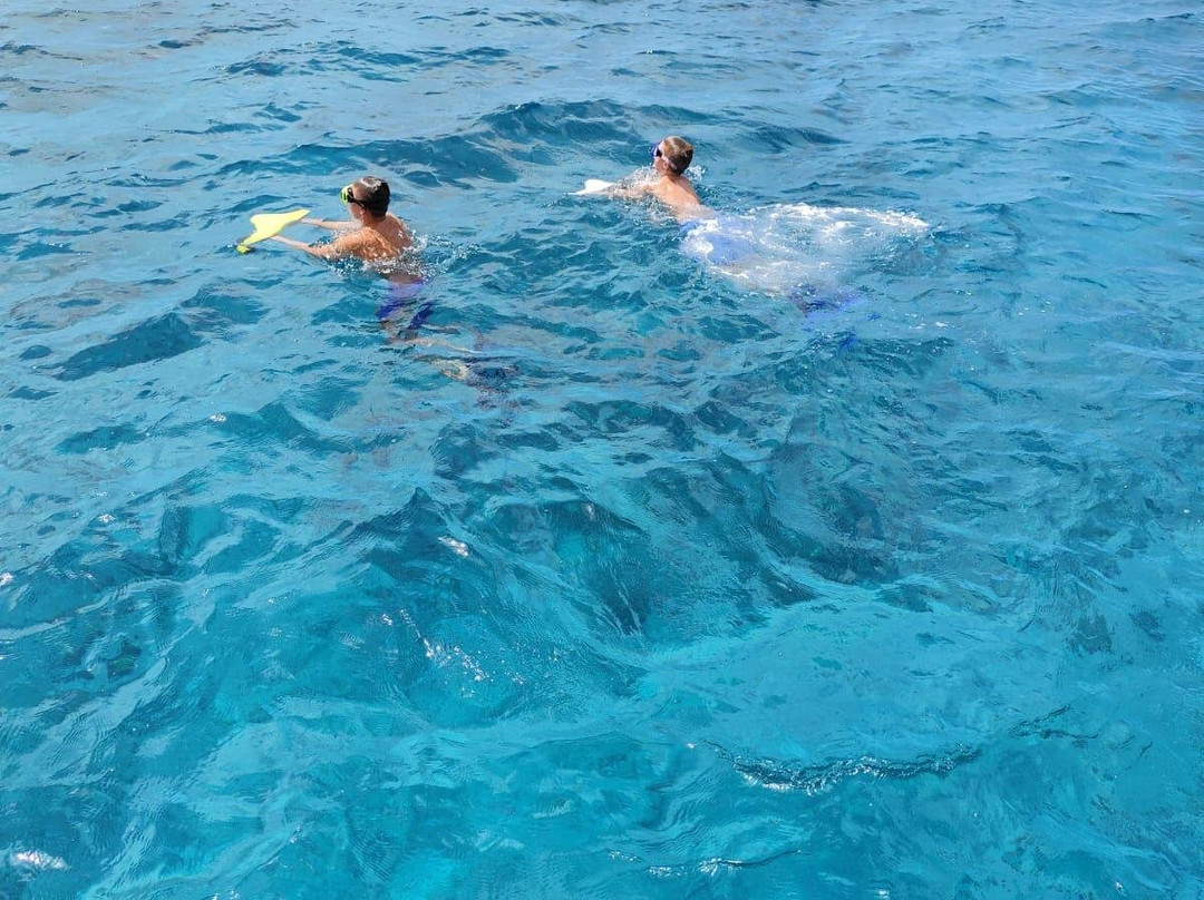 Waves Splitter Charters-Leeward Settlement必去景点