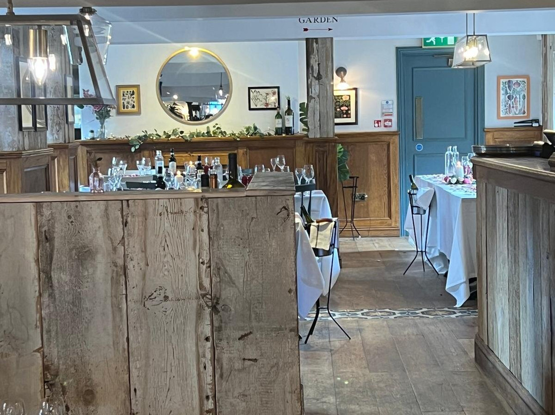 红狮温多弗酒店主图