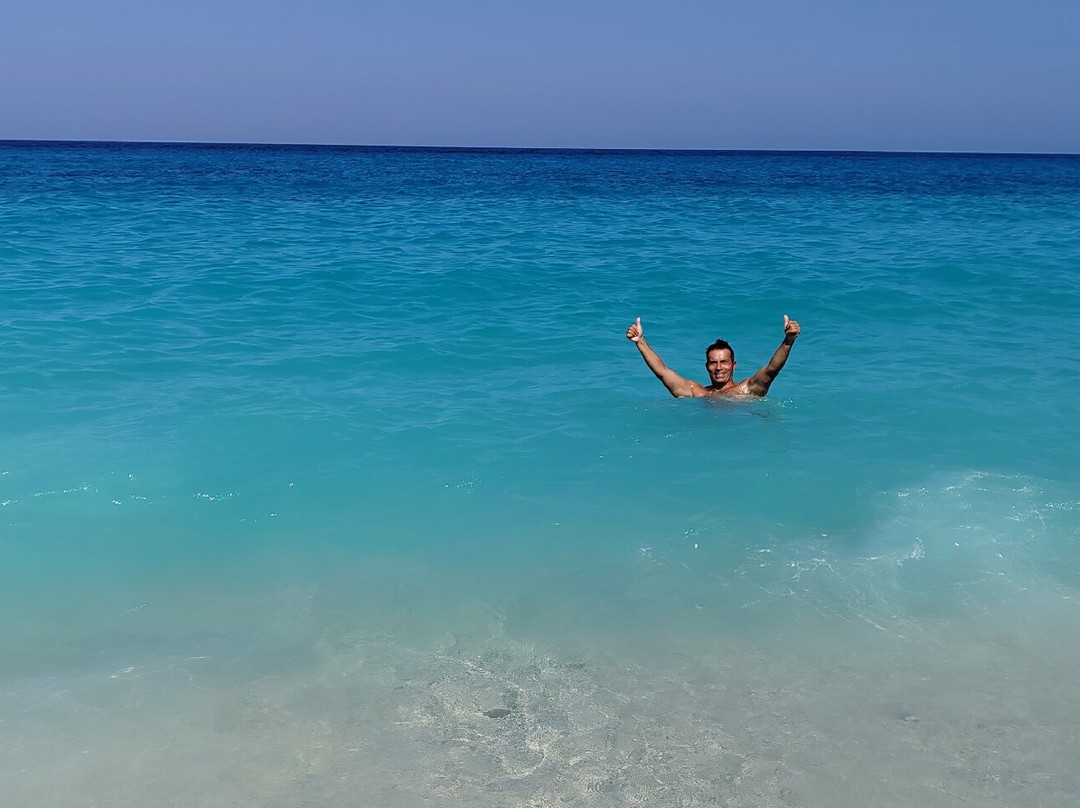 Megali Petra Beach-莱夫卡扎必去景点