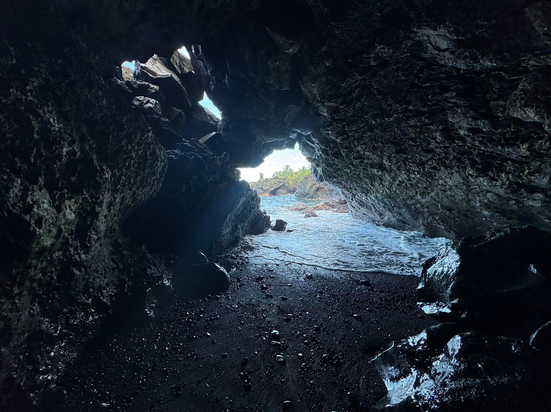 Honokalani Black Sand Beach-哈纳必去景点