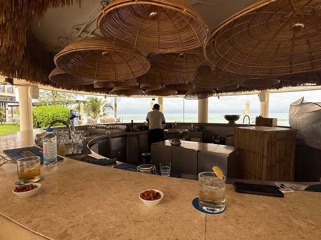 Aqua Bar & Grill