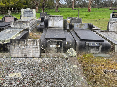 Toora Cemetery-Toora必去景点