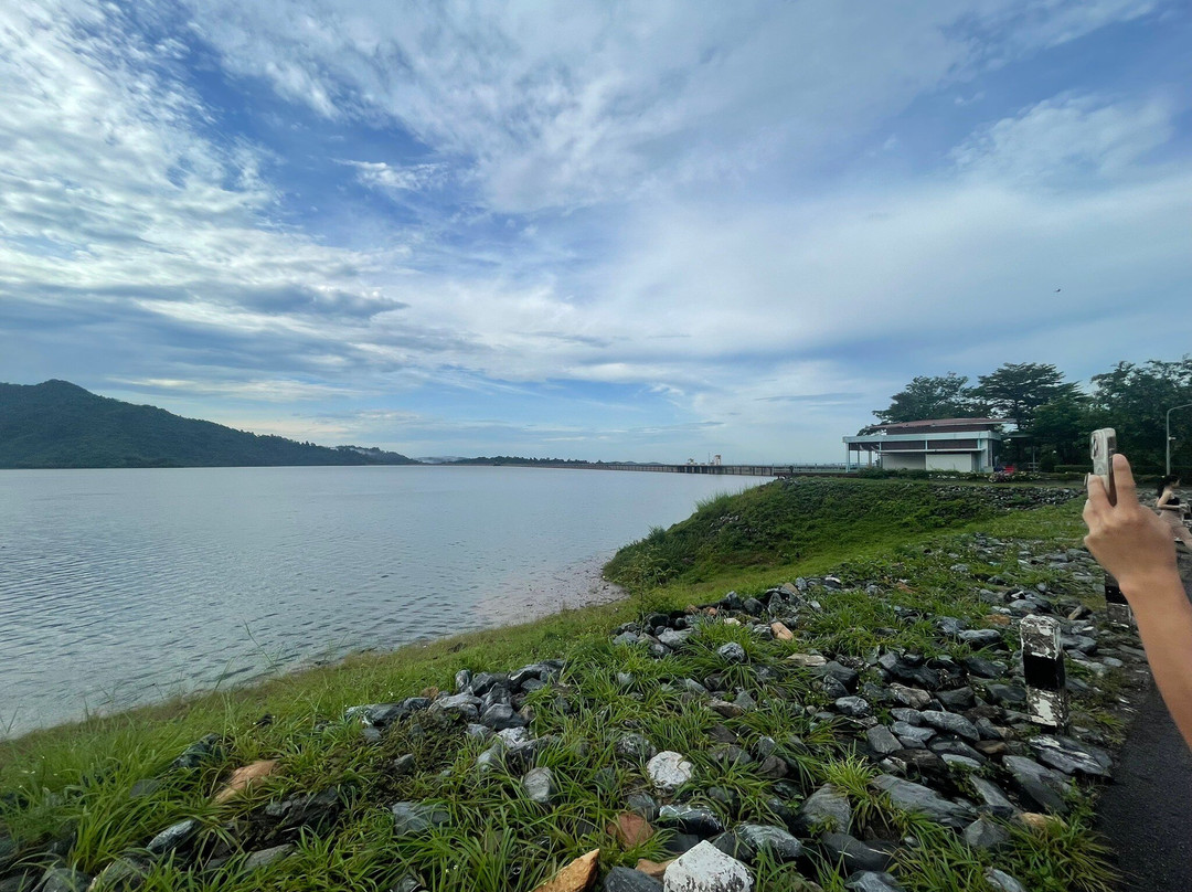 Khun Dan Prakan Chon Dam-坤西育必去景点