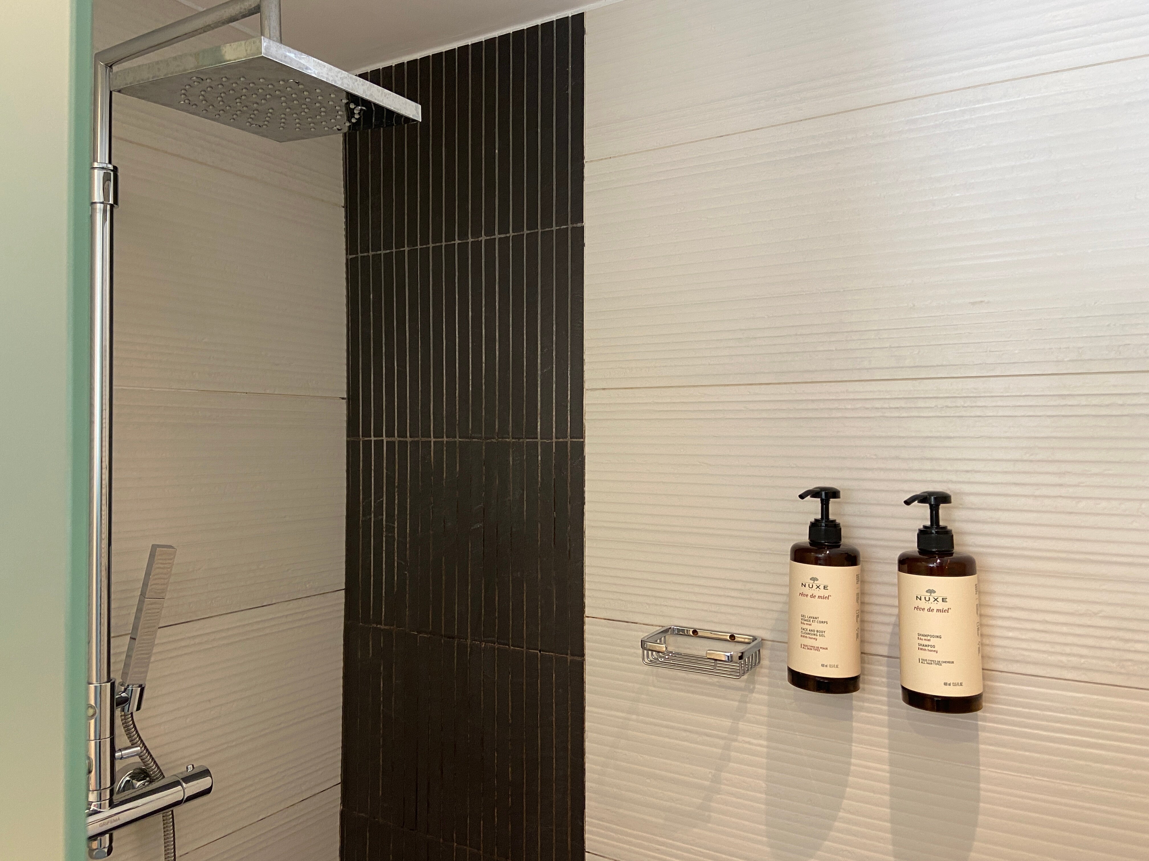 Hôtel Le Grand Large-浴室