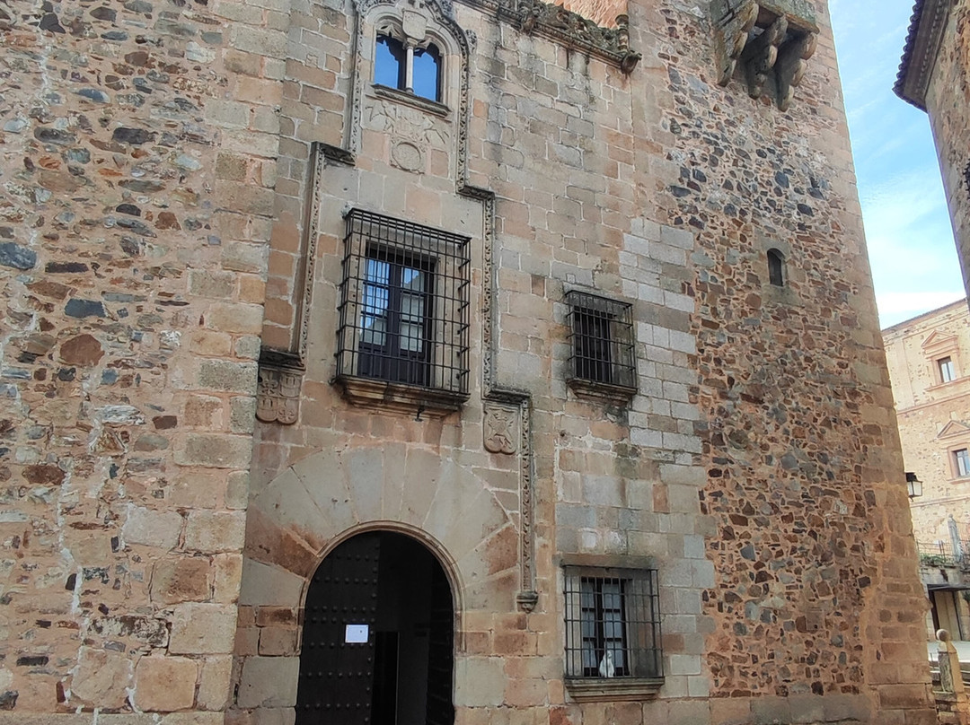 Palace de los Golfines de Abajo-卡塞雷斯必去景点