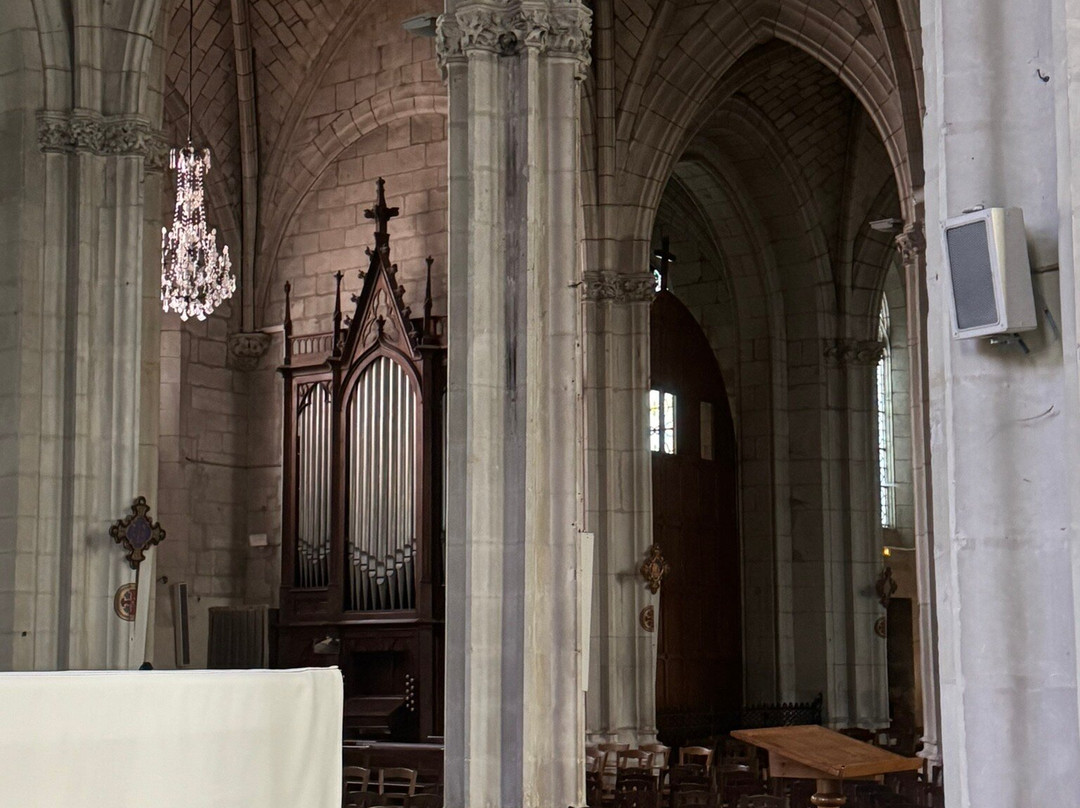 Eglise Saint Jean Baptiste-沙泰勒罗必去景点