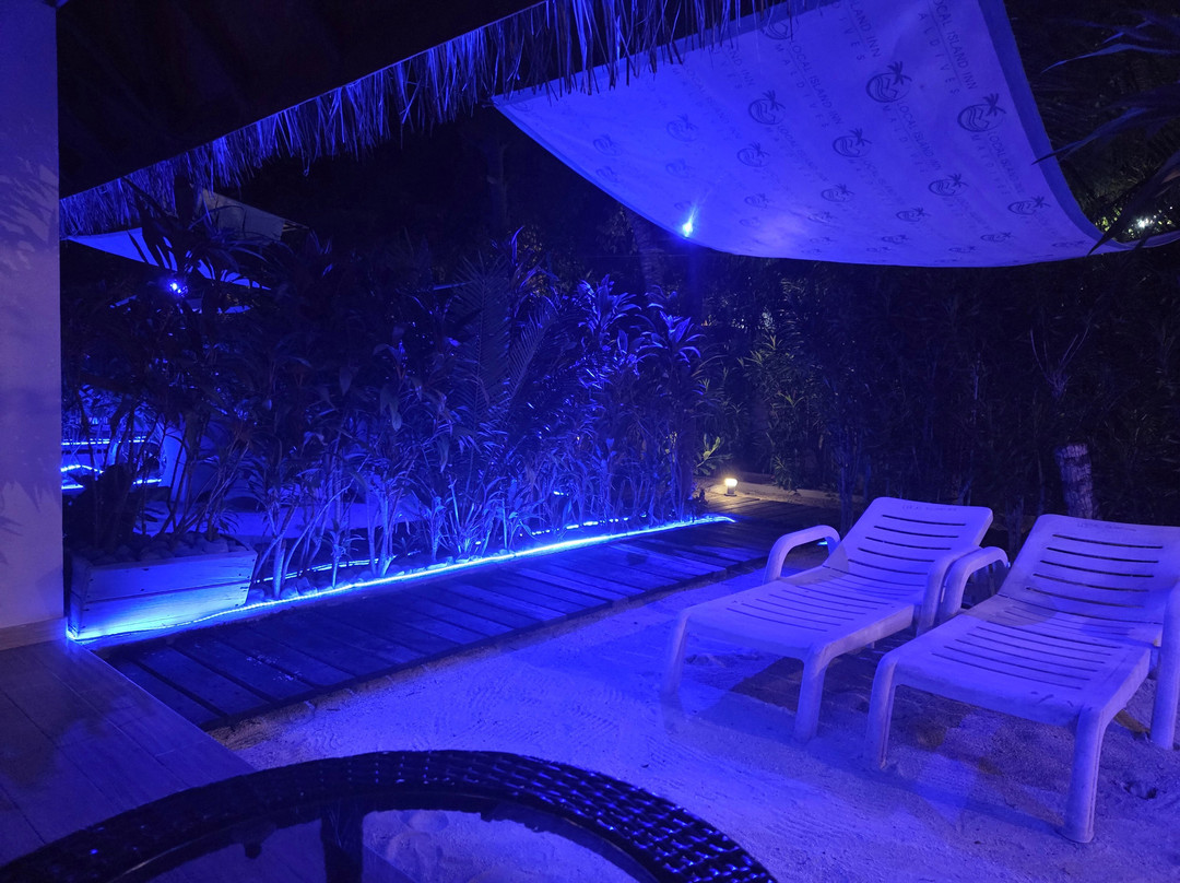 Local Island Inn主图