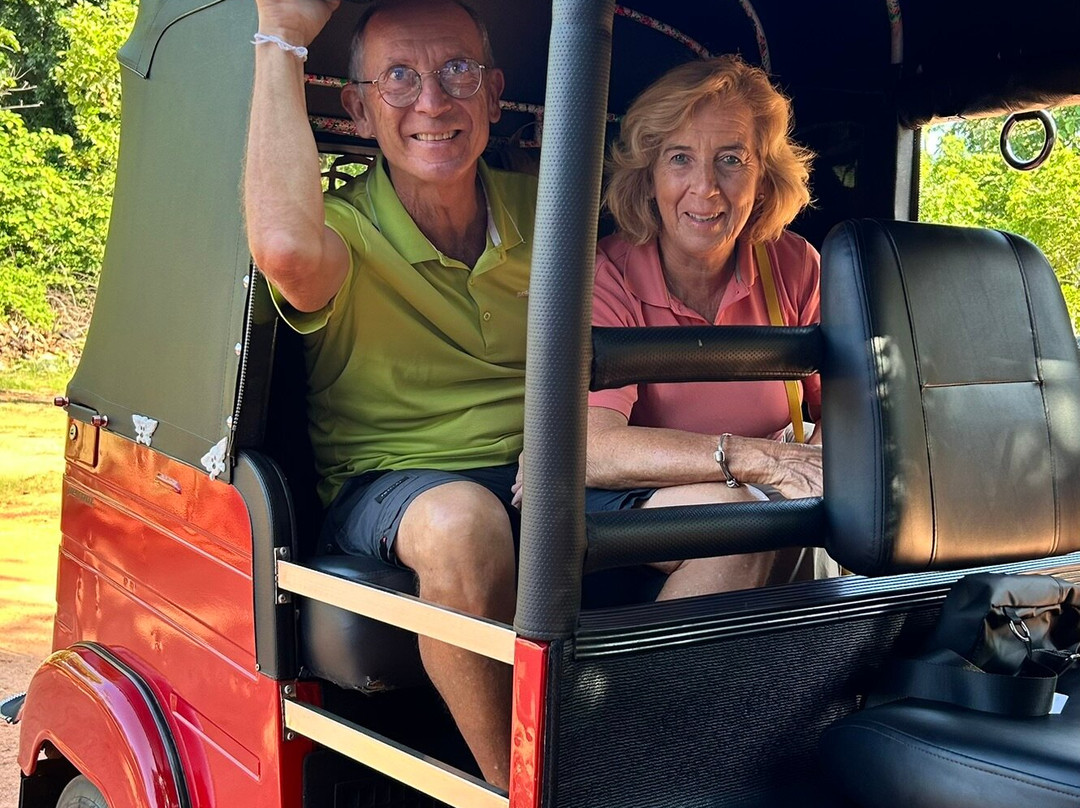 Dambulla Tuk Tuk Saman Travels-丹布拉必去景点