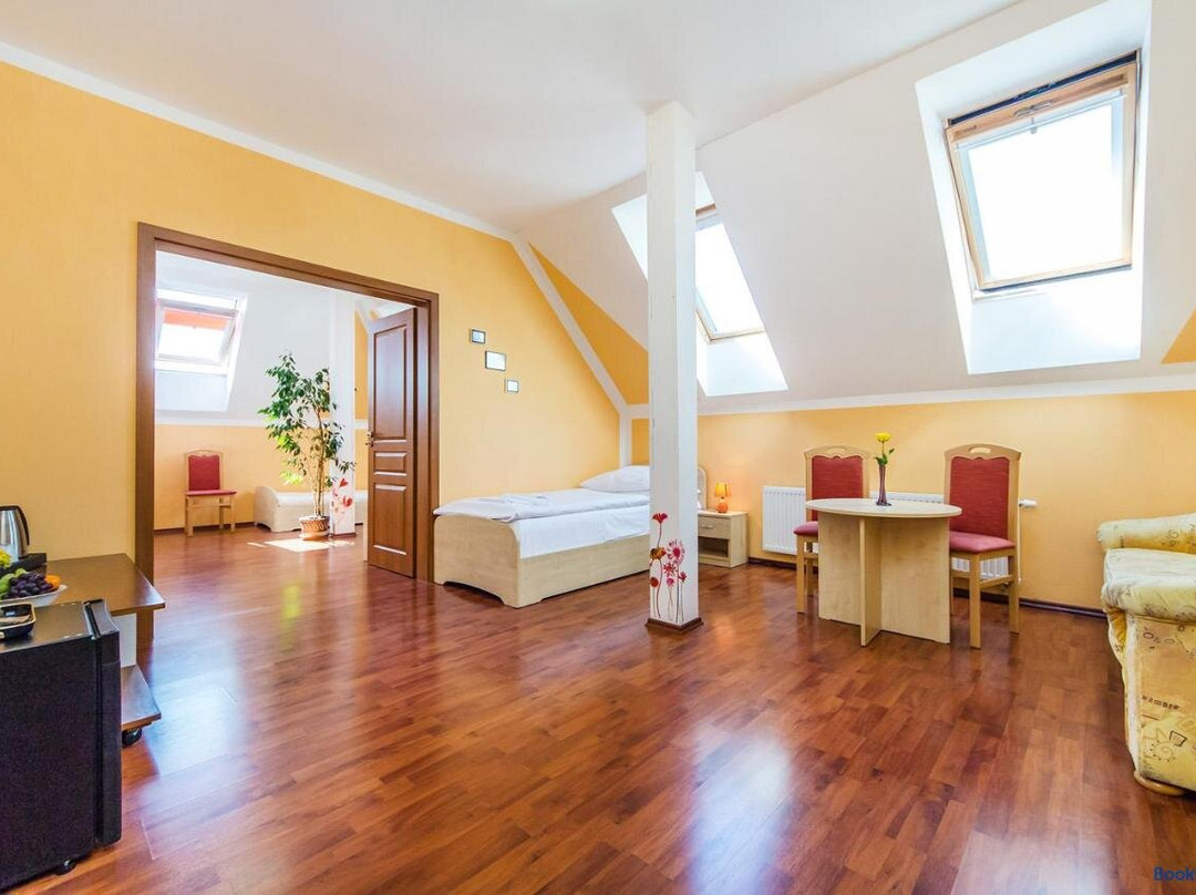 Blsany酒店住宿-Hotel & Motorest V Udoli Zlateho potoka