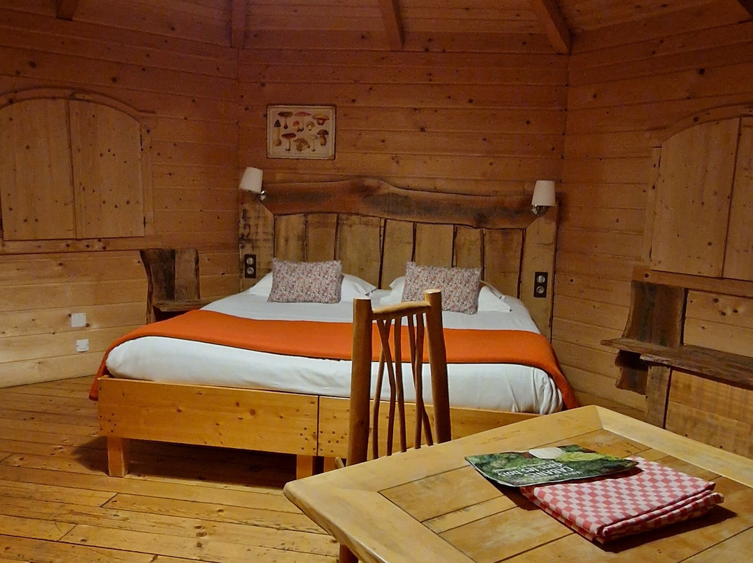 Les Cabanes Dans Les Bois  Logis Hôtel主图