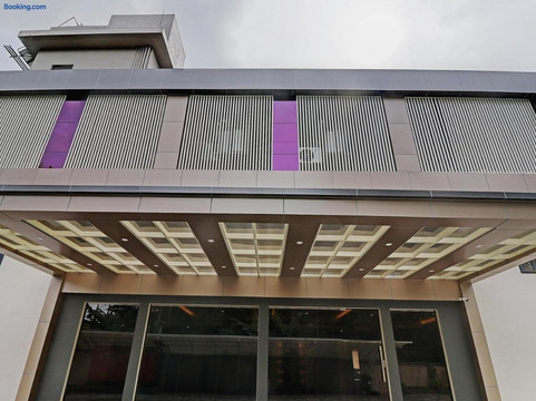 Super Townhouse Kizhakkambalam Tourist Home