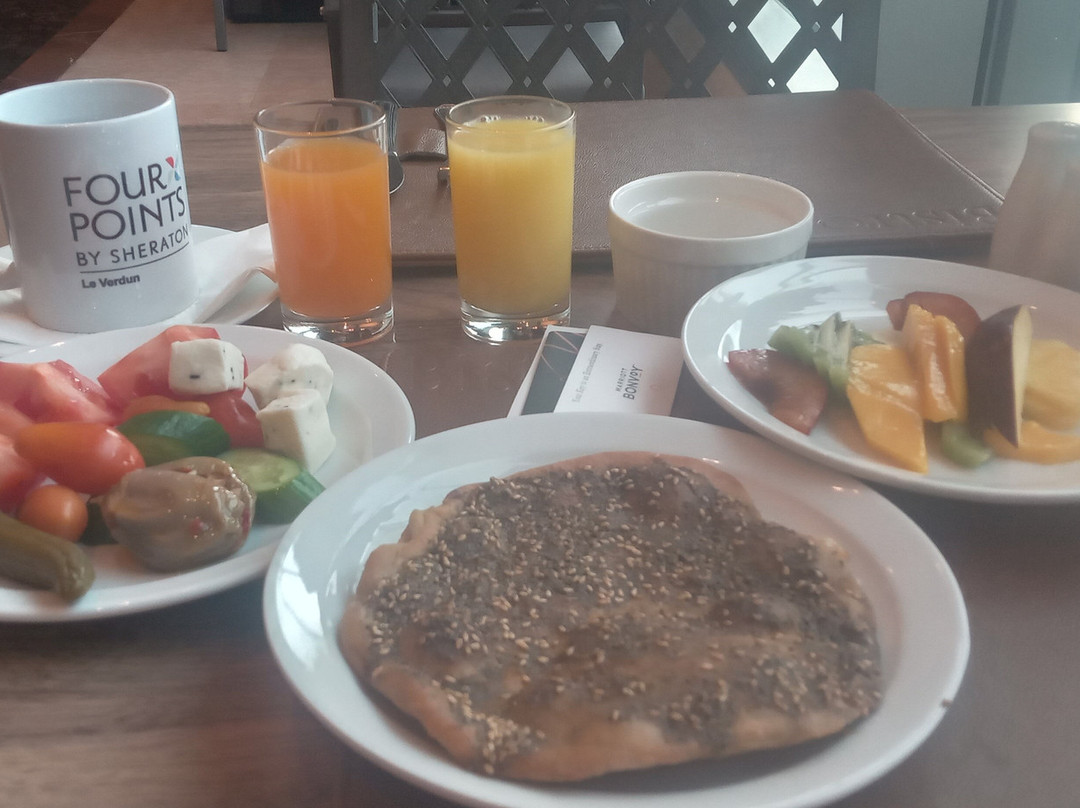 凡尔登福朋喜来登酒店主图