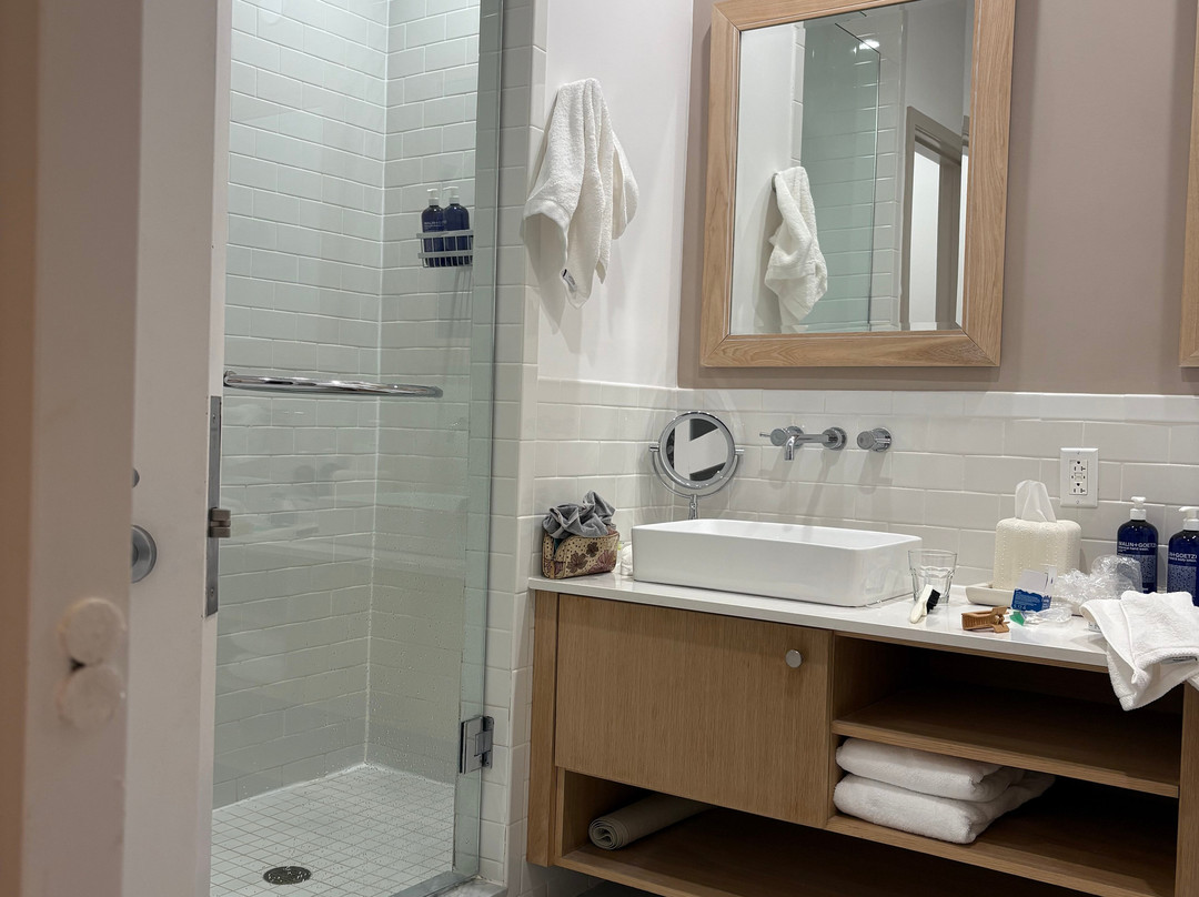 Bungalow Hotel主图