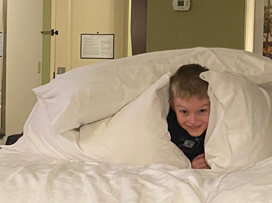 假日智选快捷套房酒店主图