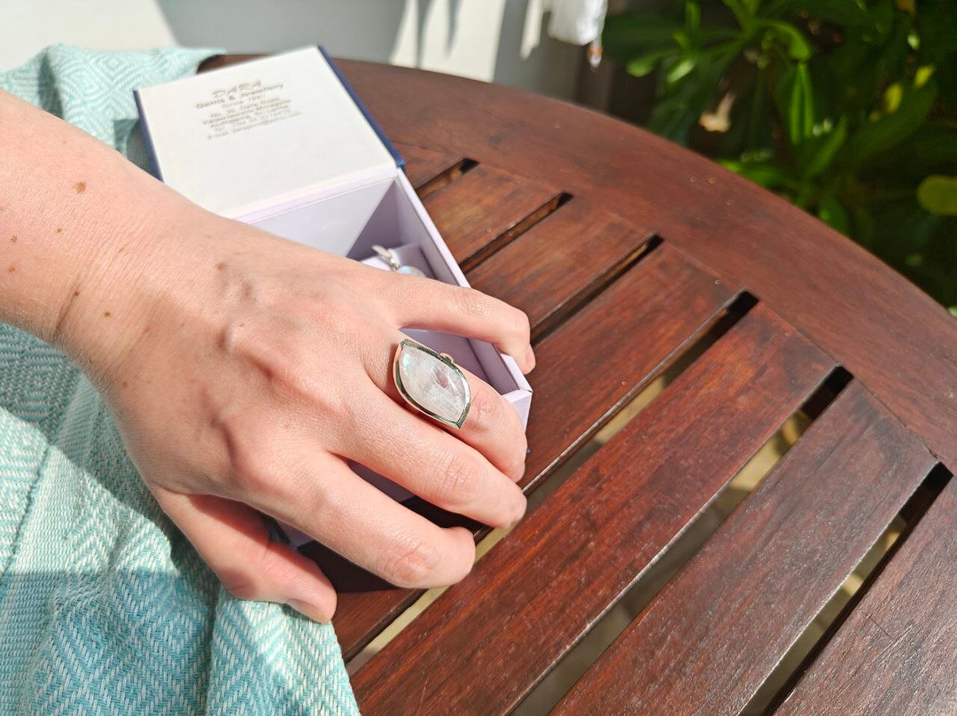 Dara Gems & Jewellery-Moragalla必去景点