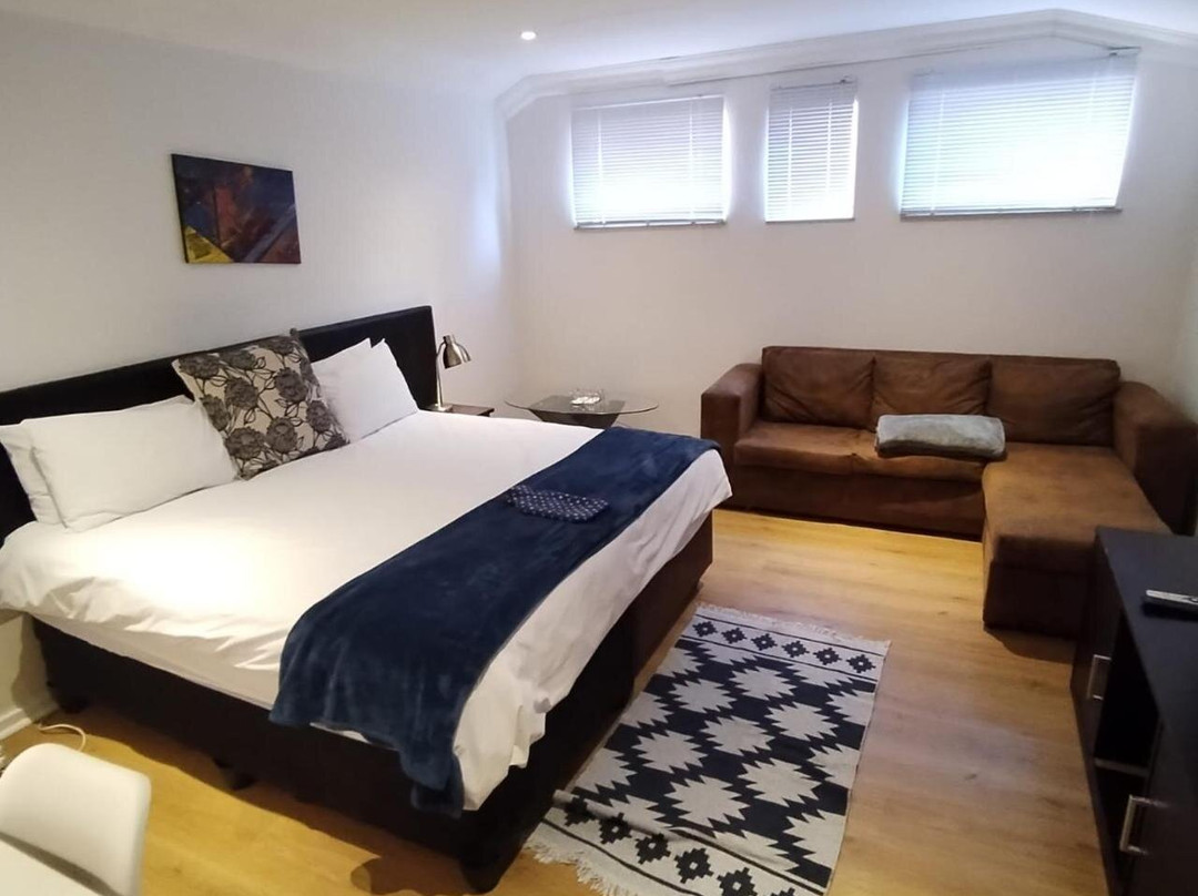 Paulshof Guesthouse - Kingsway B&b