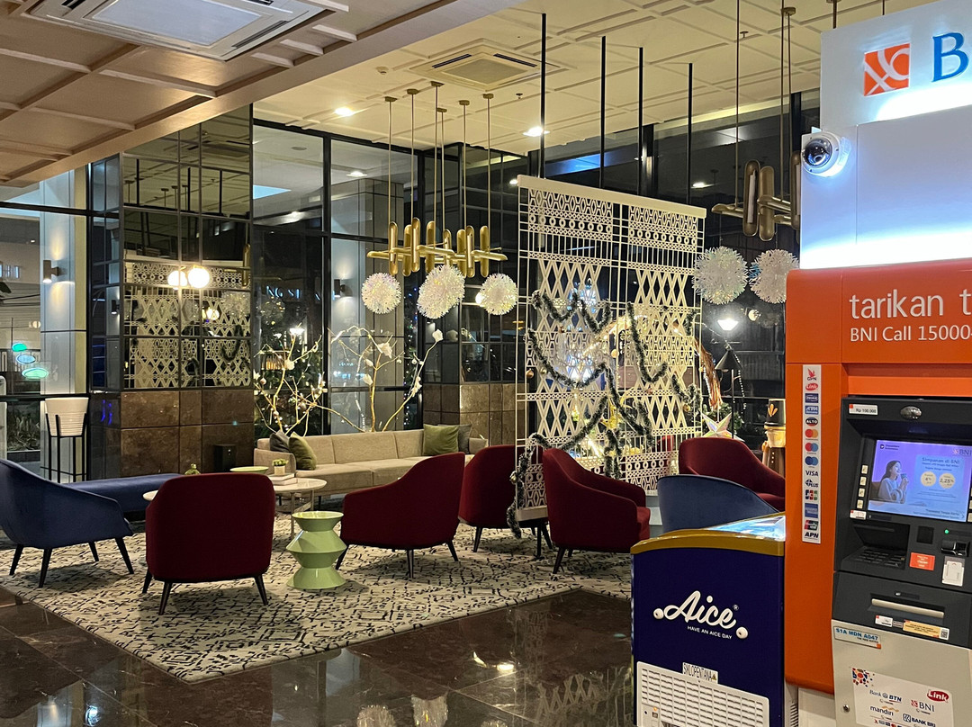 The Reiz Suites Artotel Curated Medan主图