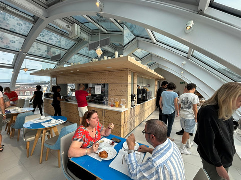 瑞士阿戈拉法斯宾德夜未央酒店主图