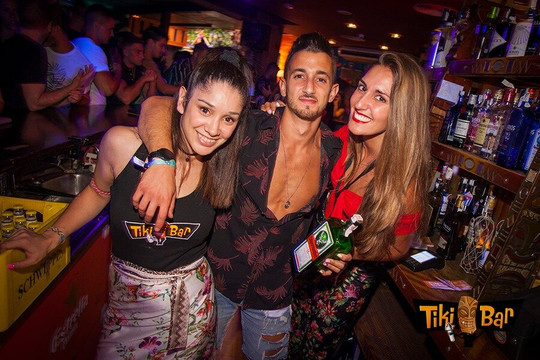 Tiki-Bar-甘迪亚海滩必去景点