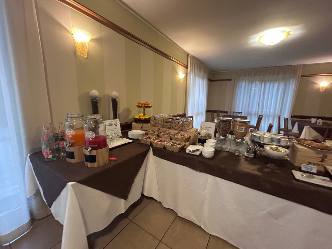 华伦天奴酒店主图