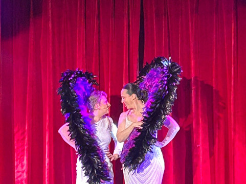 Cabaret La Plume Rouge-La Chapelle-des-Marais必去景点