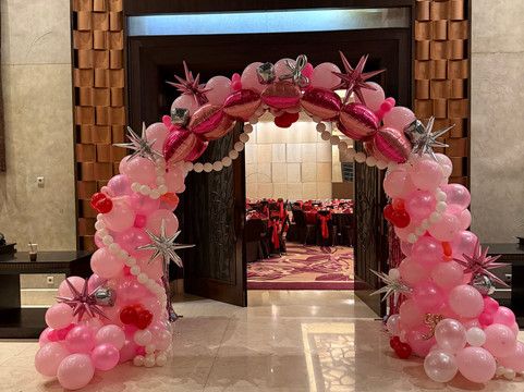 善提卡哥打哈拉攀英达尊贵酒店主图