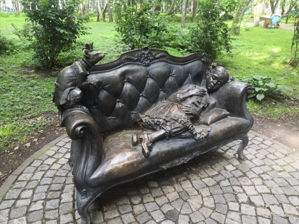 Sculptural Composition Sleeping Marie-斯韦特洛戈尔斯克必去景点