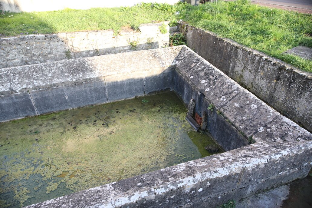 Le lavoir du Chemin des Courses-Crissey必去景点