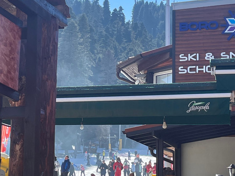 "Park Hotel Ela"主图