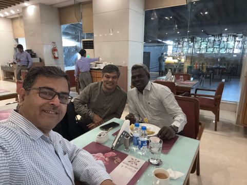 雷根塔中央异域风情大酒店主图