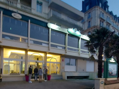 温莎海滨酒店主图