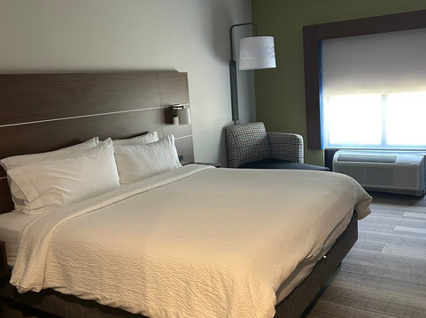 Holiday Inn Express 约翰逊城主图