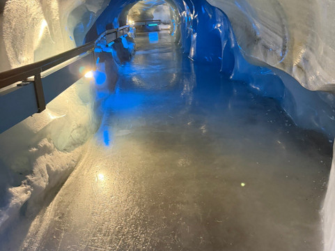 Titlis Glacier Cave-恩格尔贝格必去景点