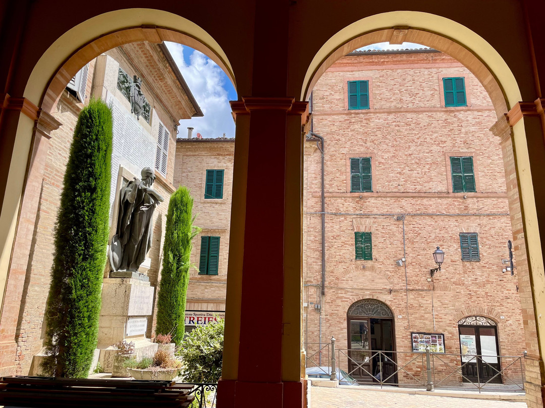 Monumento Ai Caduti Di Tutte Le Guerre-Treia必去景点