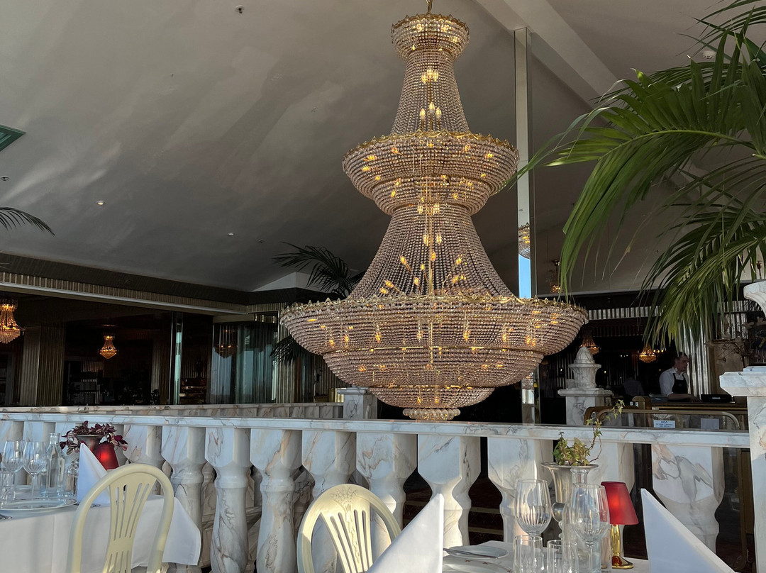 萨罗酒店及会议中心主图