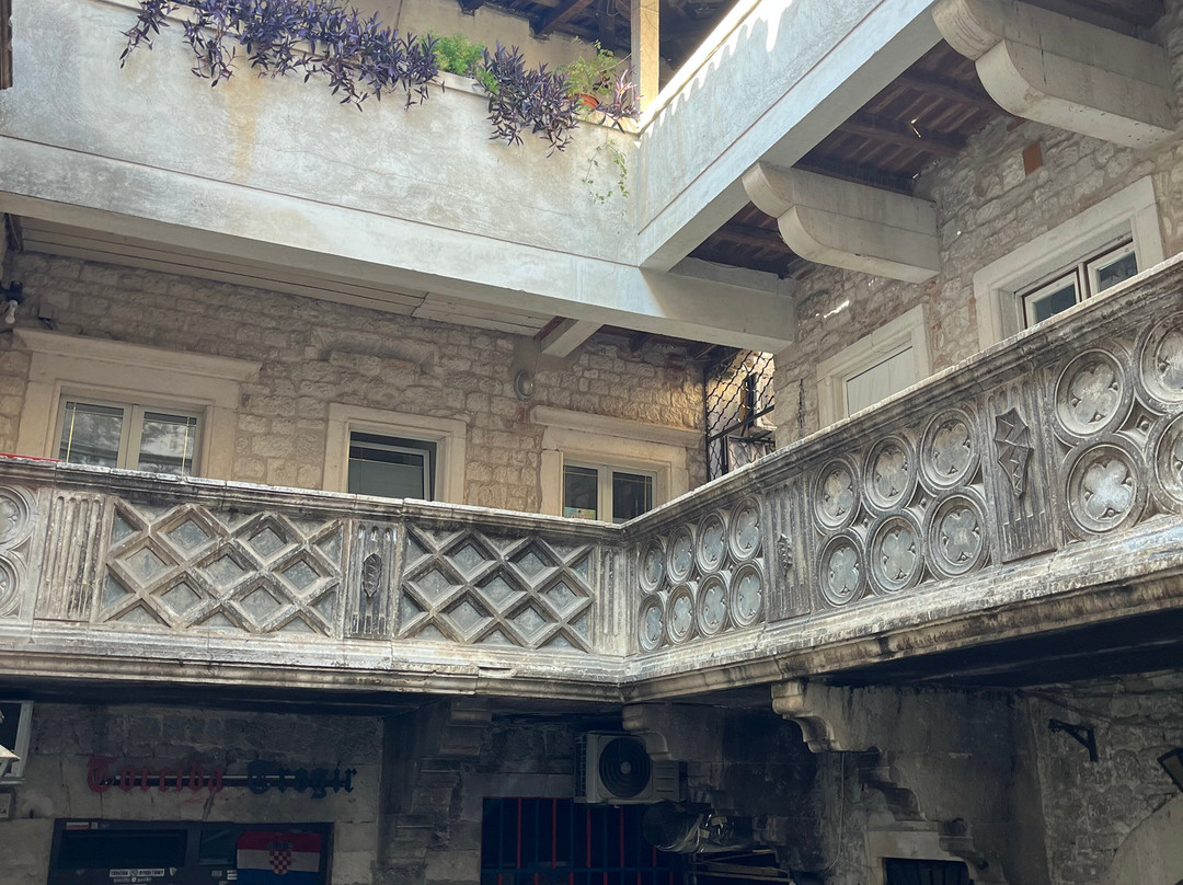 Palace Cipiko-特罗吉尔必去景点