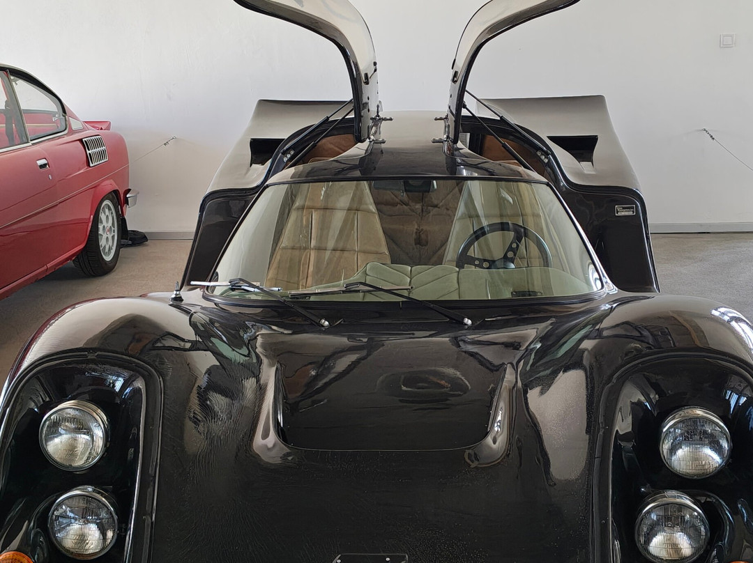 Double Red Cars Museum-Brezno必去景点