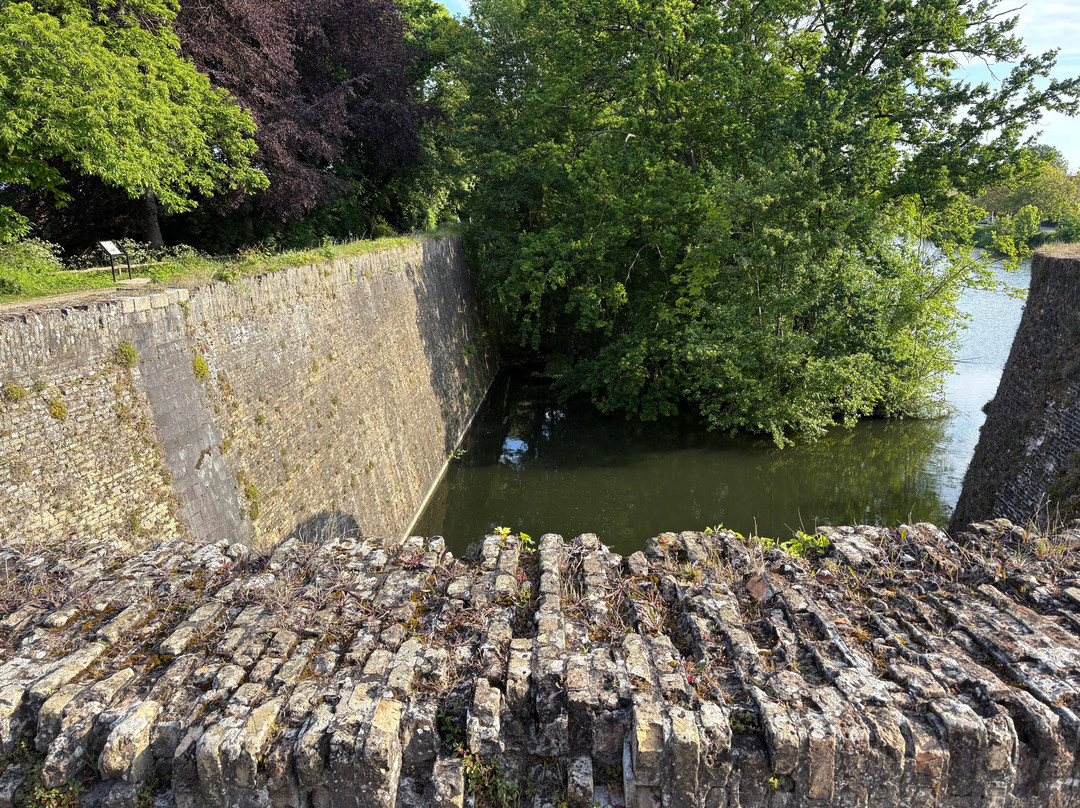 The seventeenth century Vauban ramparts-伊普尔必去景点
