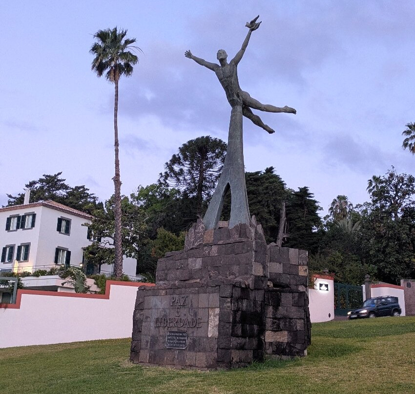 Peace and Freedom Monument-Sao Martinho必去景点