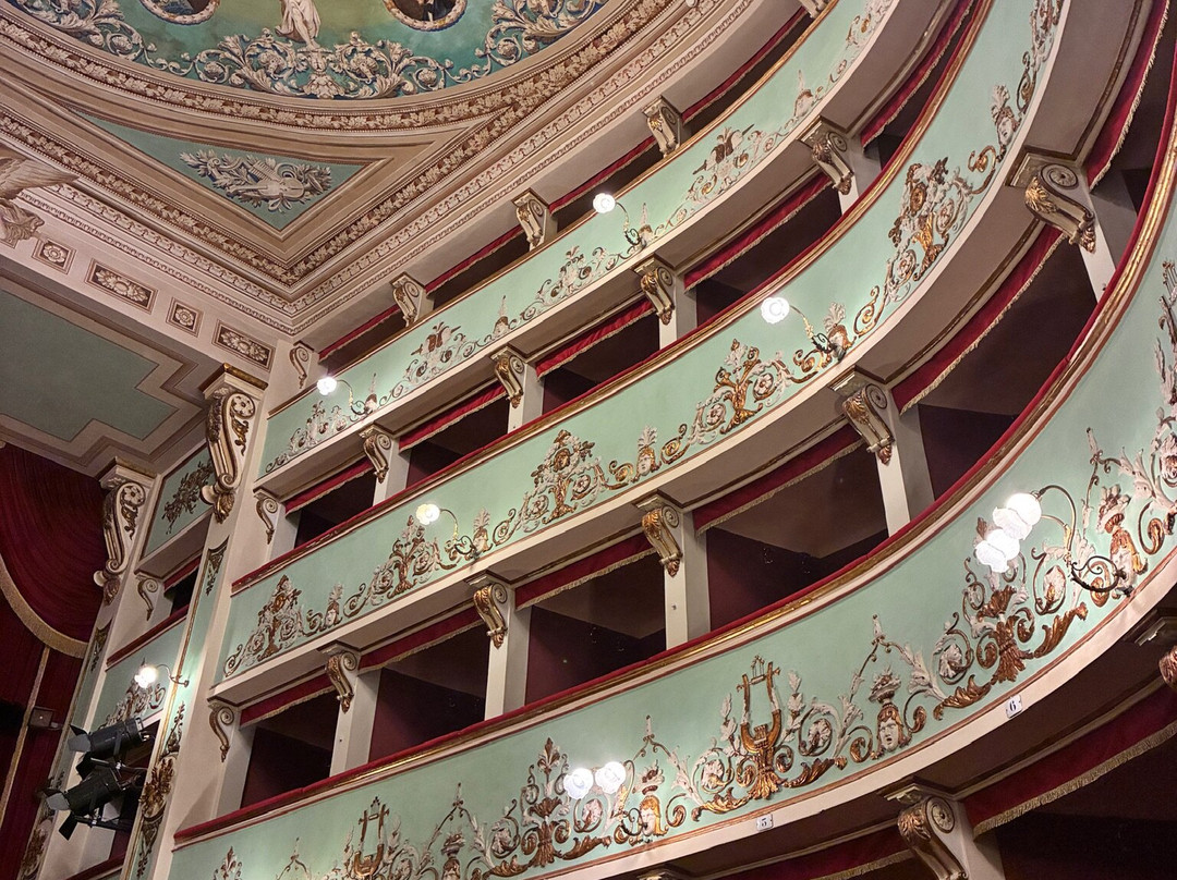 Teatro Serpente Aureo-Offida必去景点