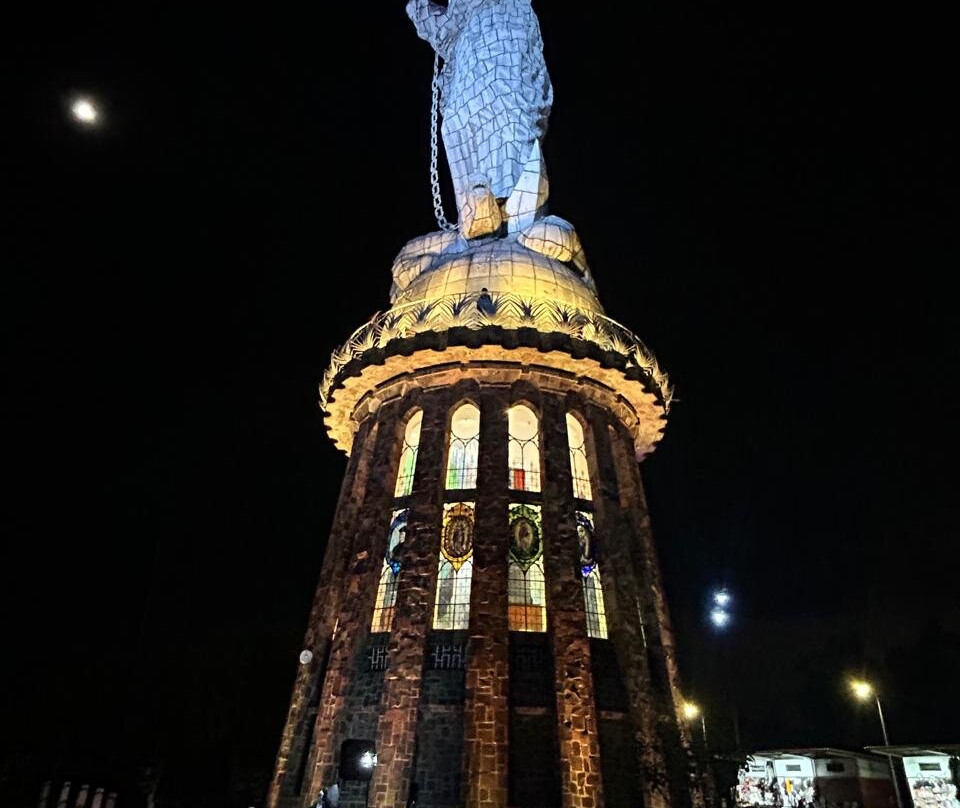 La Virgen del Panecillo-基多必去景点