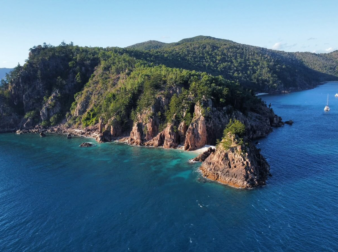Cumberland Charter Yachts-艾尔利滩必去景点