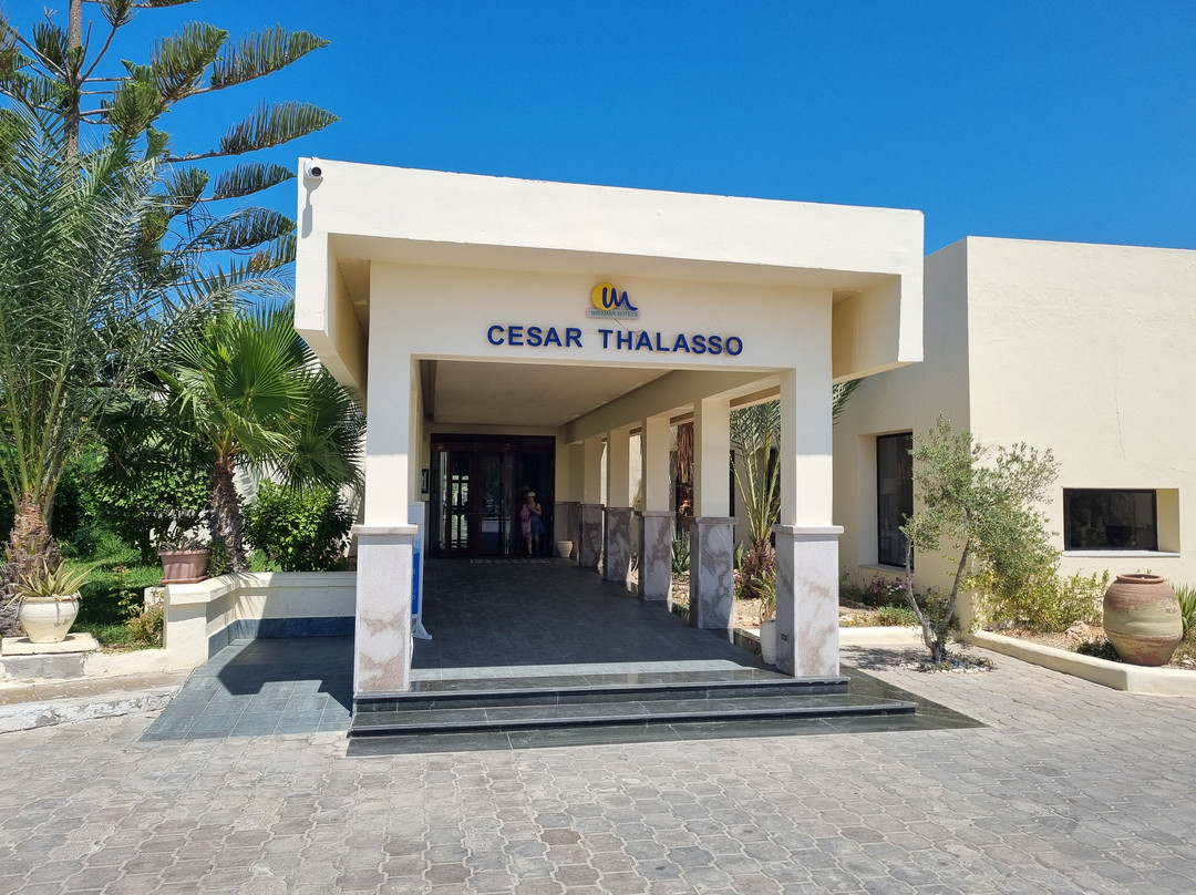 杰尔巴广场海水浴 SPA 酒店主图