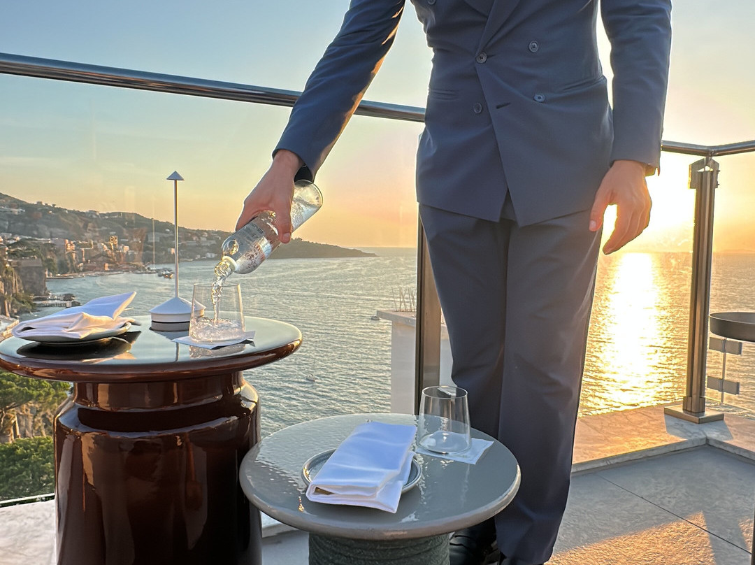 Vista Skybar & Dining-圣阿涅洛必去景点