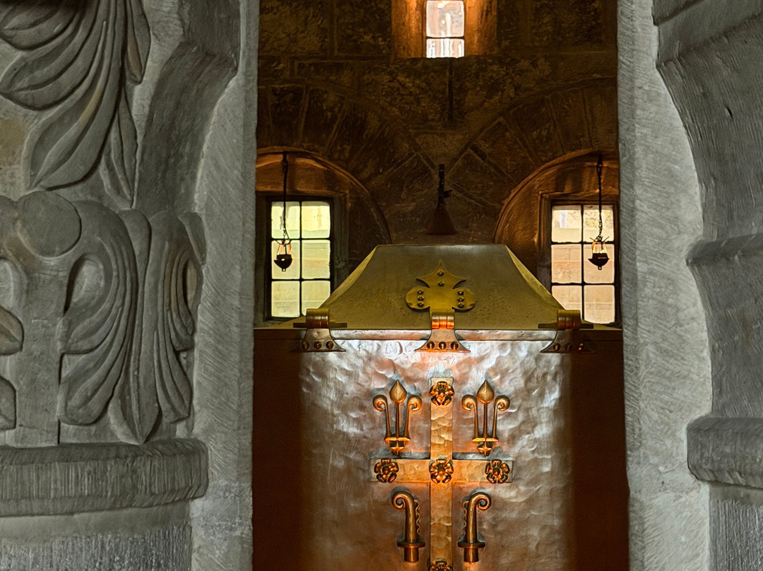 Abbaye de Fleury-Saint-Benoit-sur-Loire必去景点